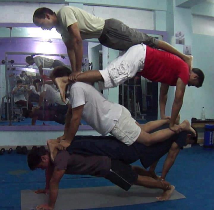 Funny-Guys-Boys-in-Gym-Exercise-Picture17921940_201315056